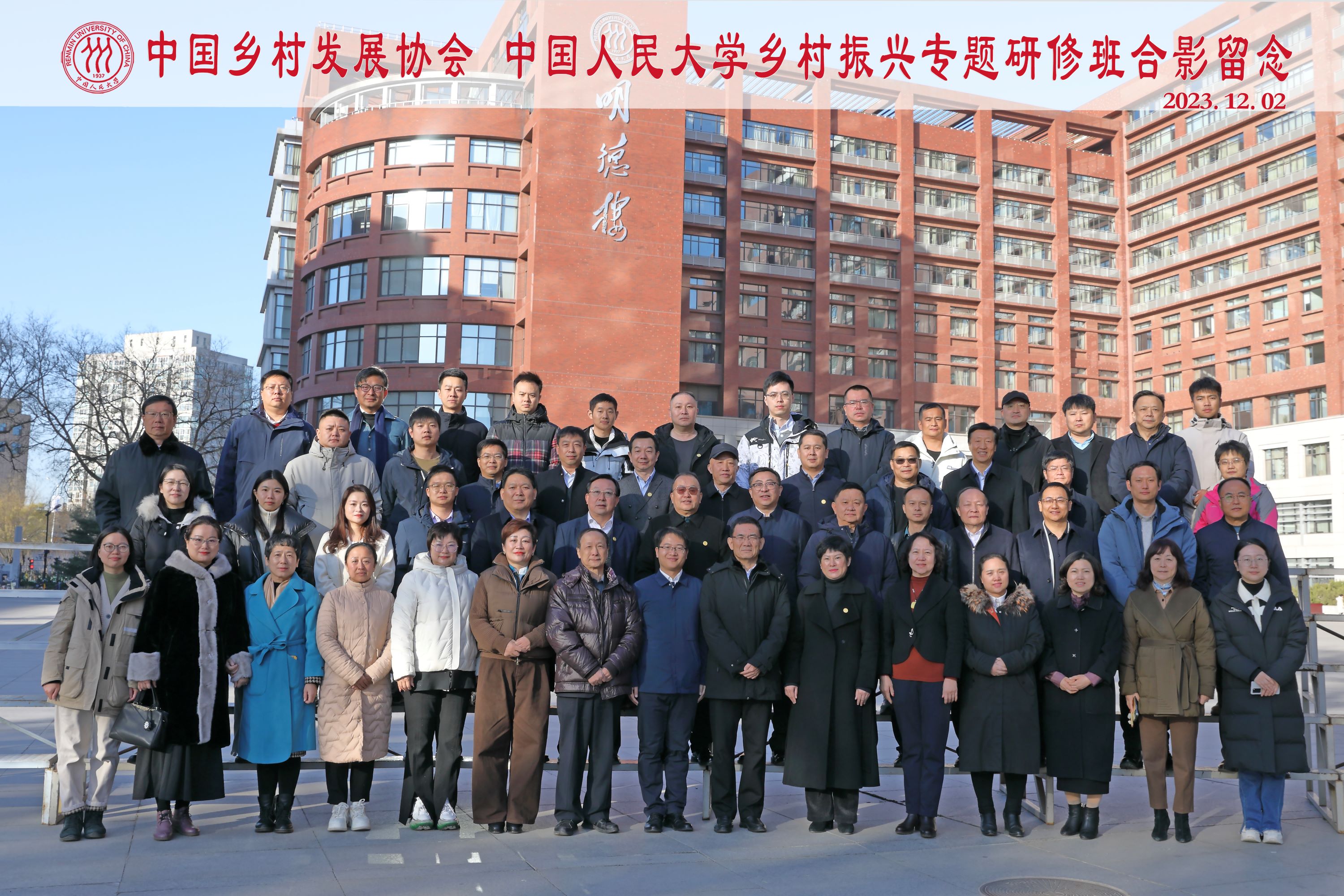 合影小.jpg